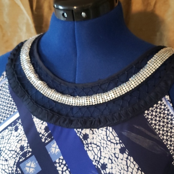 Slip / shift dress with flattering neckline - Picture 3 of 5